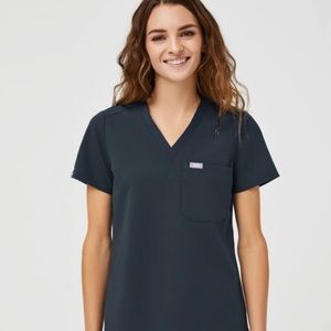 FIGS Small Dark Harbor Catarina Top